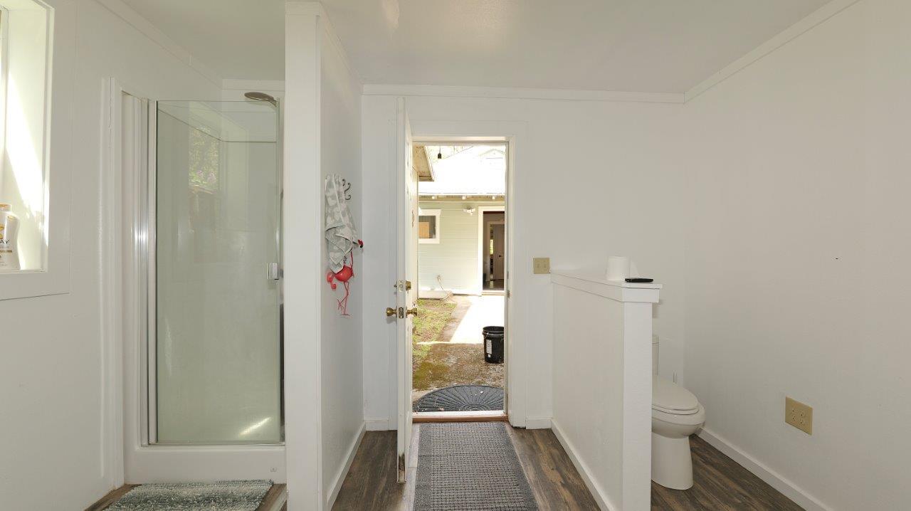 7458 Crowfoot Road Trail, OR 97541 - Photo 23 of 41 Studio Bathroom