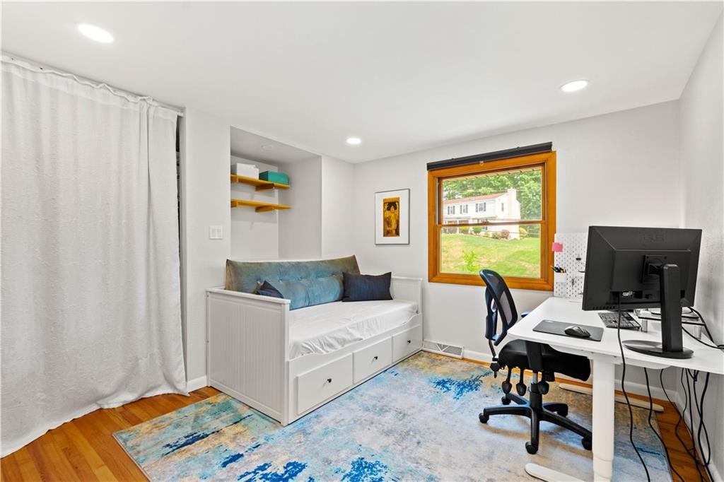 1343 Old Meadow Road Pittsburgh, PA 15241 - Photo 16 of 25 Gallery Image 16
