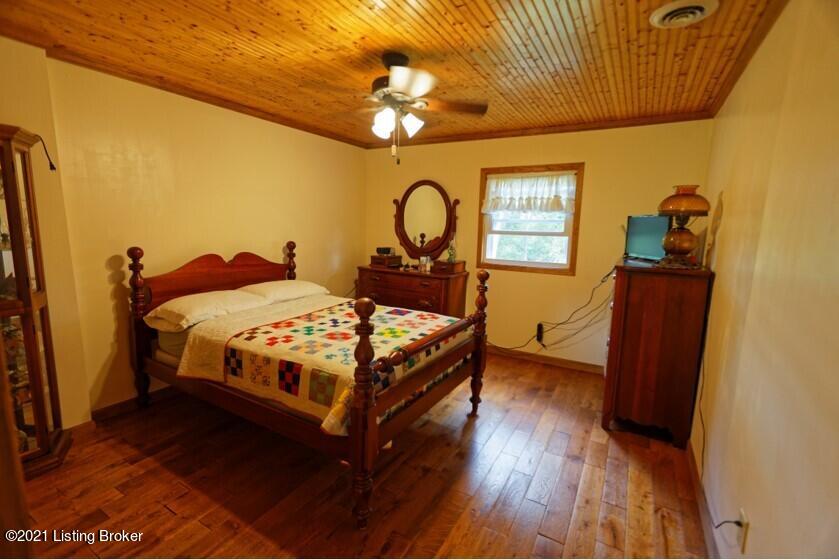 566 Culls Ridge Road Bedford, KY 40006 - Photo 10 of 26 D57675BB767E4D2DA67B509FD9BB9C49