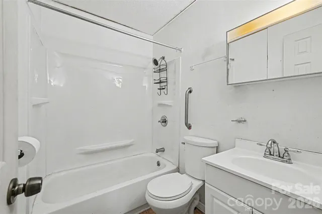 a view of backyard with tree