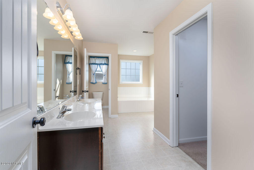 8045 Footpath Road Leland, NC 28451 - Photo 16 of 45 Master Bath