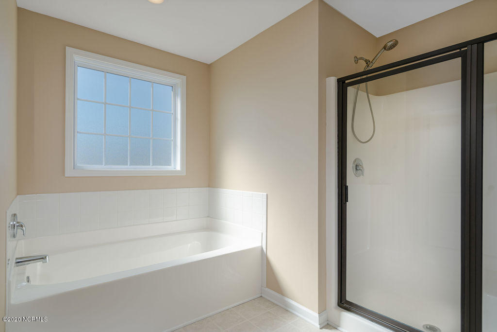 8045 Footpath Road Leland, NC 28451 - Photo 17 of 45 Master Bath