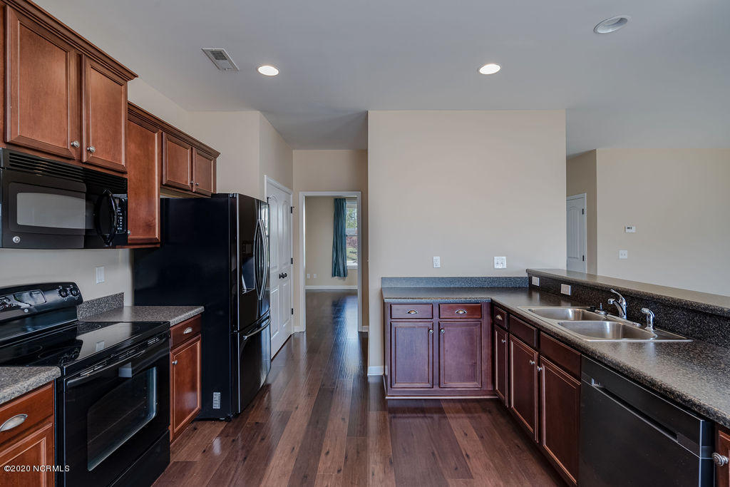 8045 Footpath Road Leland, NC 28451 - Photo 7 of 45 Large Kitchen, plenty of space