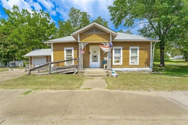 $134,900 | 307 Northeast 2nd Street, Kerens, TX 75144