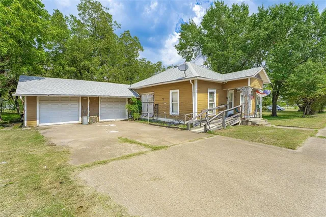 $134,900 | 307 Northeast 2nd Street, Kerens, TX 75144