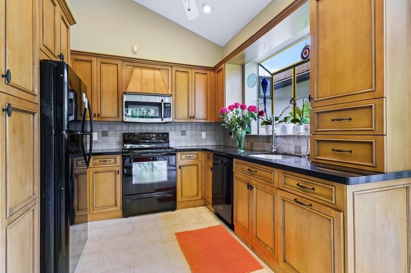 5487 Northwest 20th Avenue Boca Raton, FL 33496 - Photo 5 of 27 Kitchen