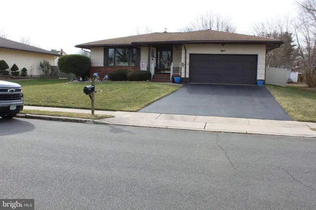 $540,000 | 8 Mint Leaf Drive, Hamilton, NJ 08690