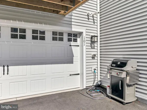a view of a white building among the city view