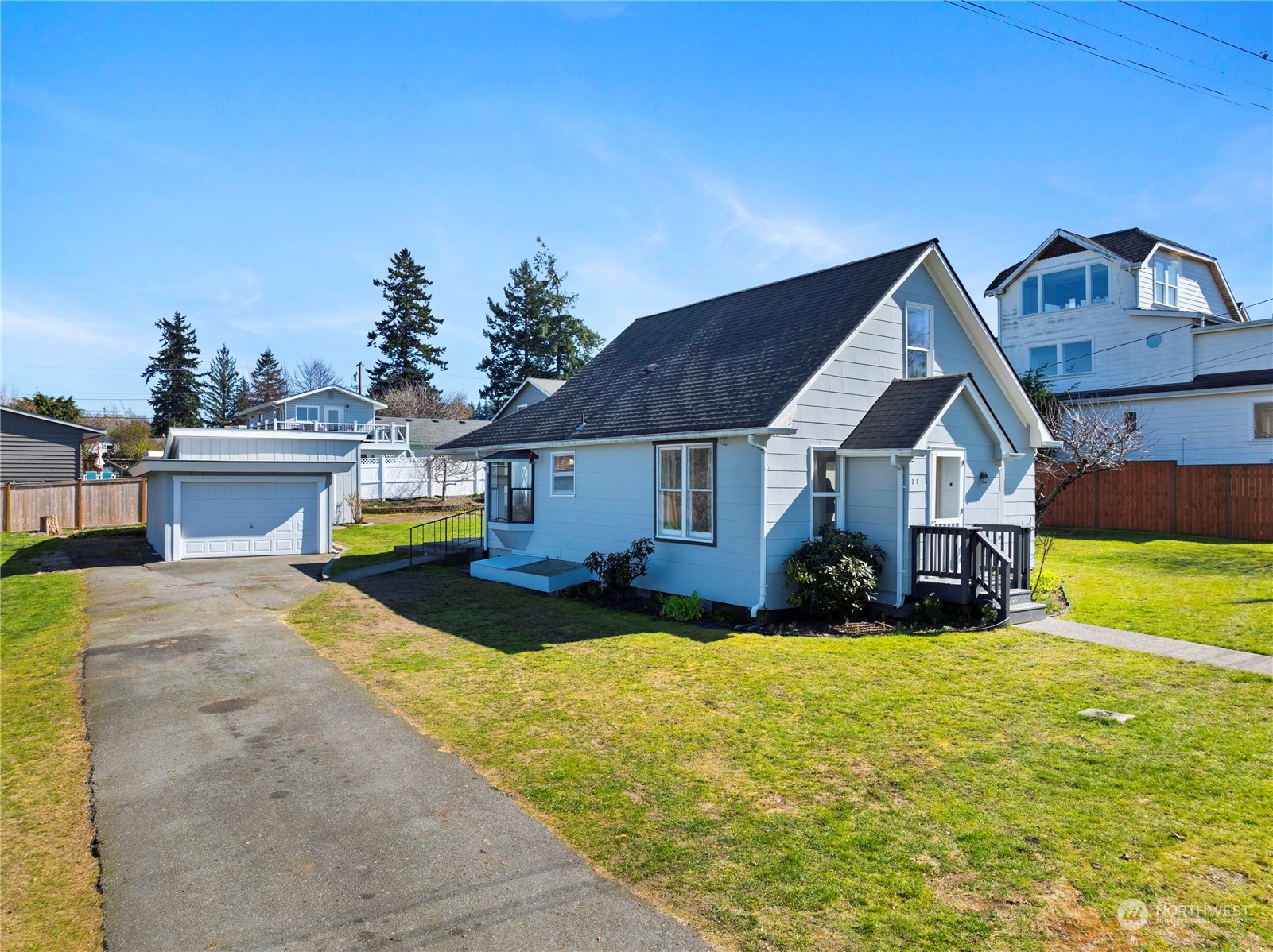 3913 R Avenue Anacortes, WA 98221 - Photo 2 of 28 Gallery Image 2