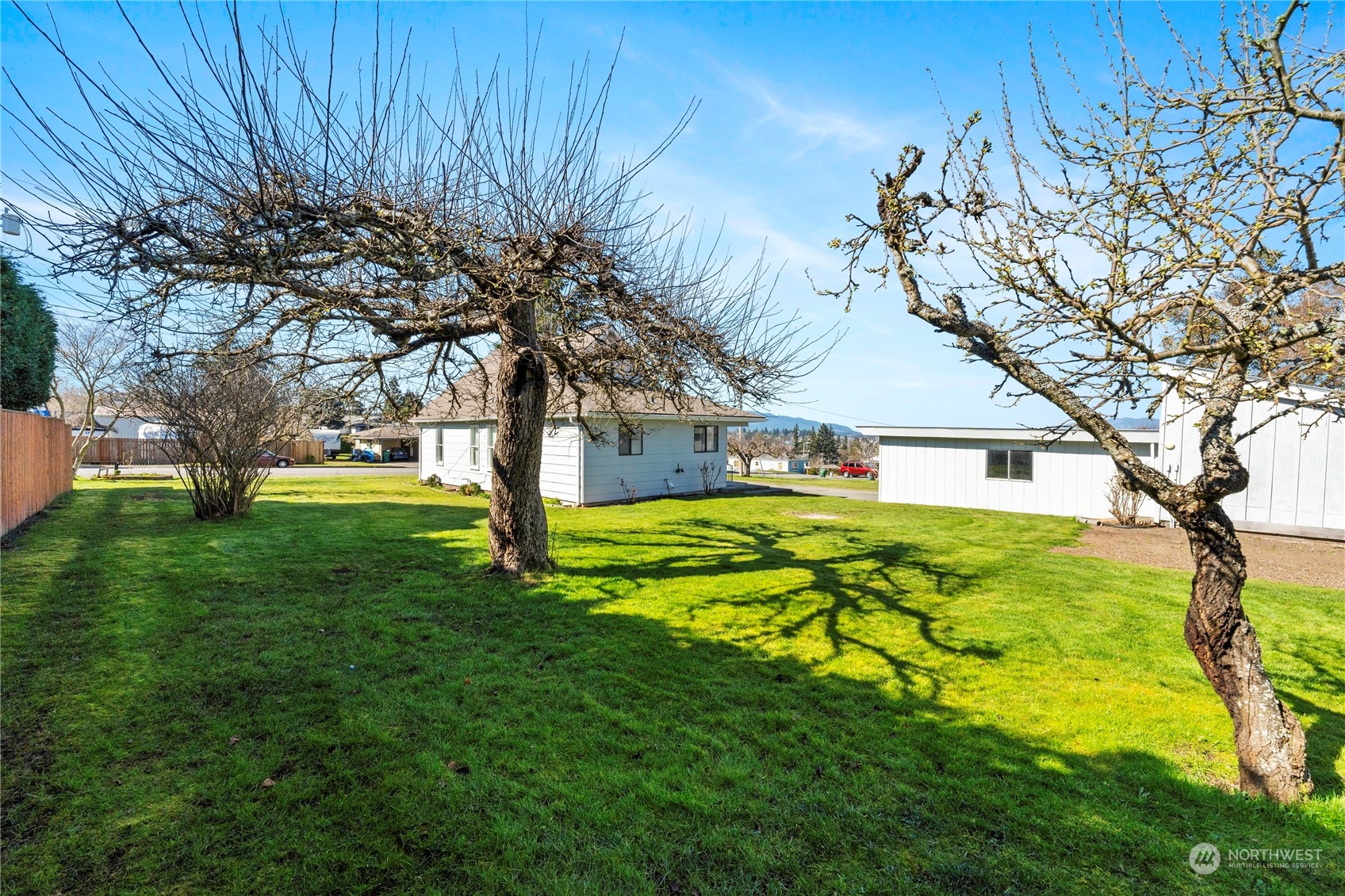 3913 R Avenue Anacortes, WA 98221 - Photo 3 of 28 Gallery Image 3