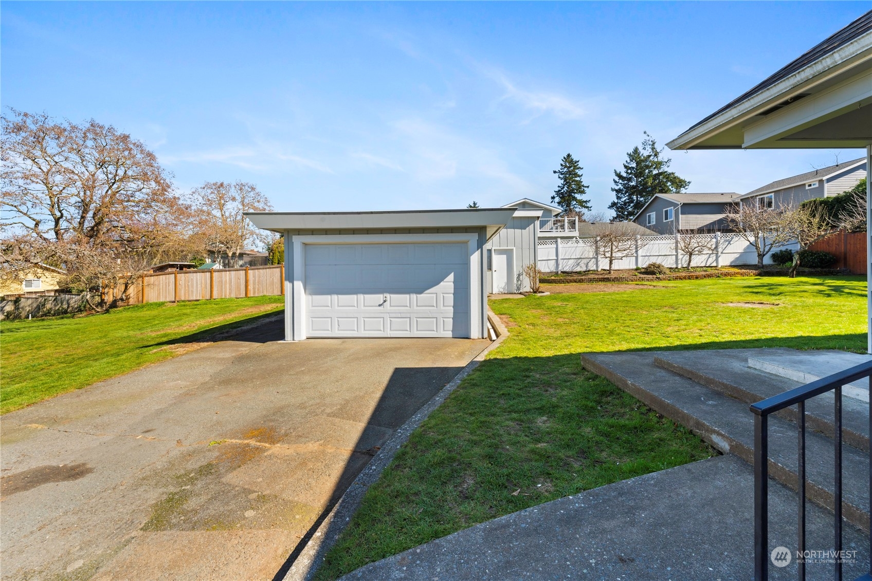 3913 R Avenue Anacortes, WA 98221 - Photo 4 of 28 Gallery Image 4