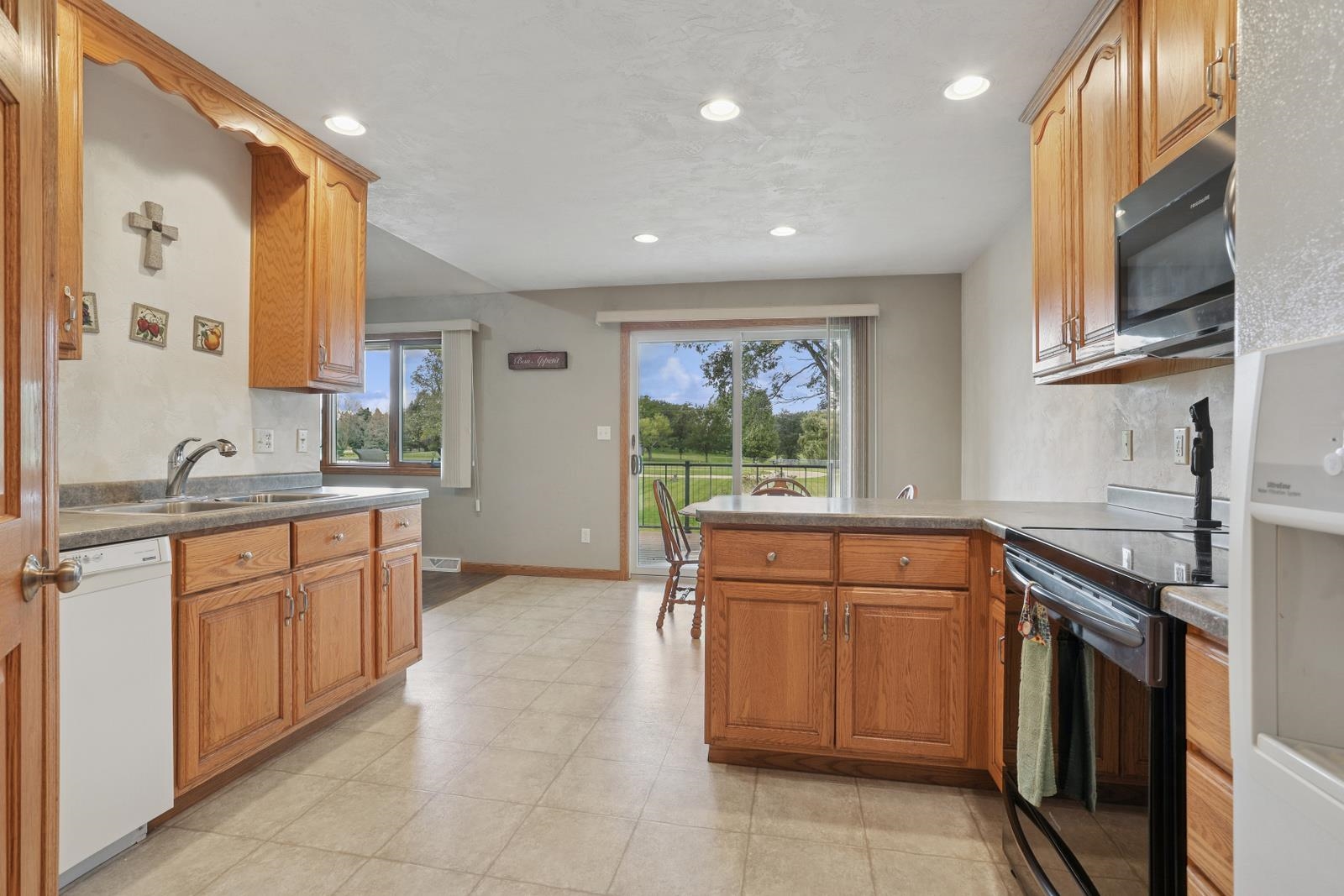 498 Ridgeway Court Brillion, WI 54110 - Photo 7 of 24