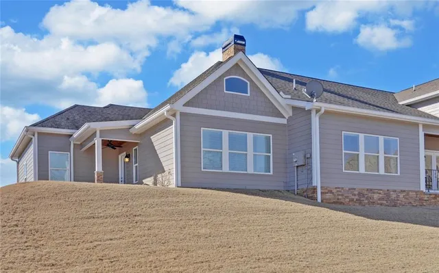 a view of a house with a yard