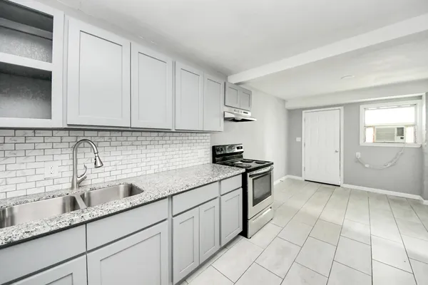 $855 | 7919 Brays Street, Unit D, Houston, TX 77012