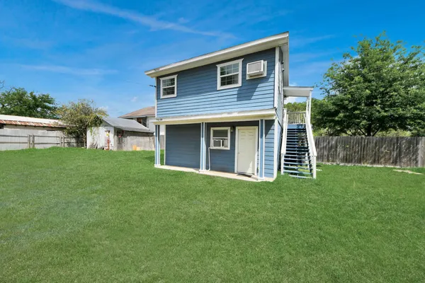 $855 | 7919 Brays Street, Unit D, Houston, TX 77012