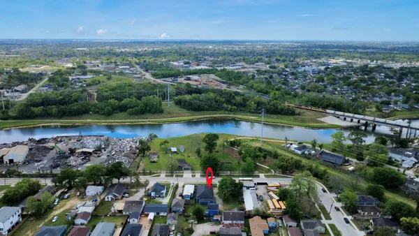$855 | 7919 Brays Street, Unit D, Houston, TX 77012