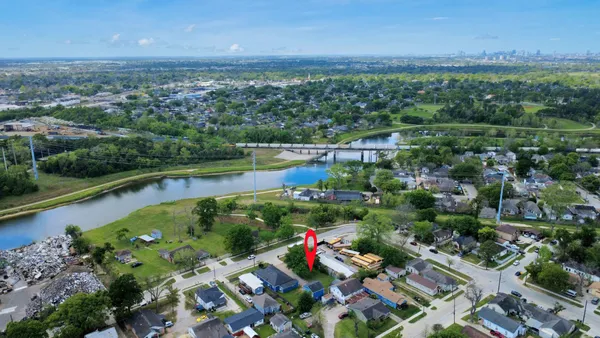 $855 | 7919 Brays Street, Unit D, Houston, TX 77012