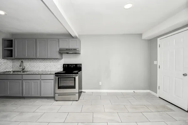 $855 | 7919 Brays Street, Unit D, Houston, TX 77012
