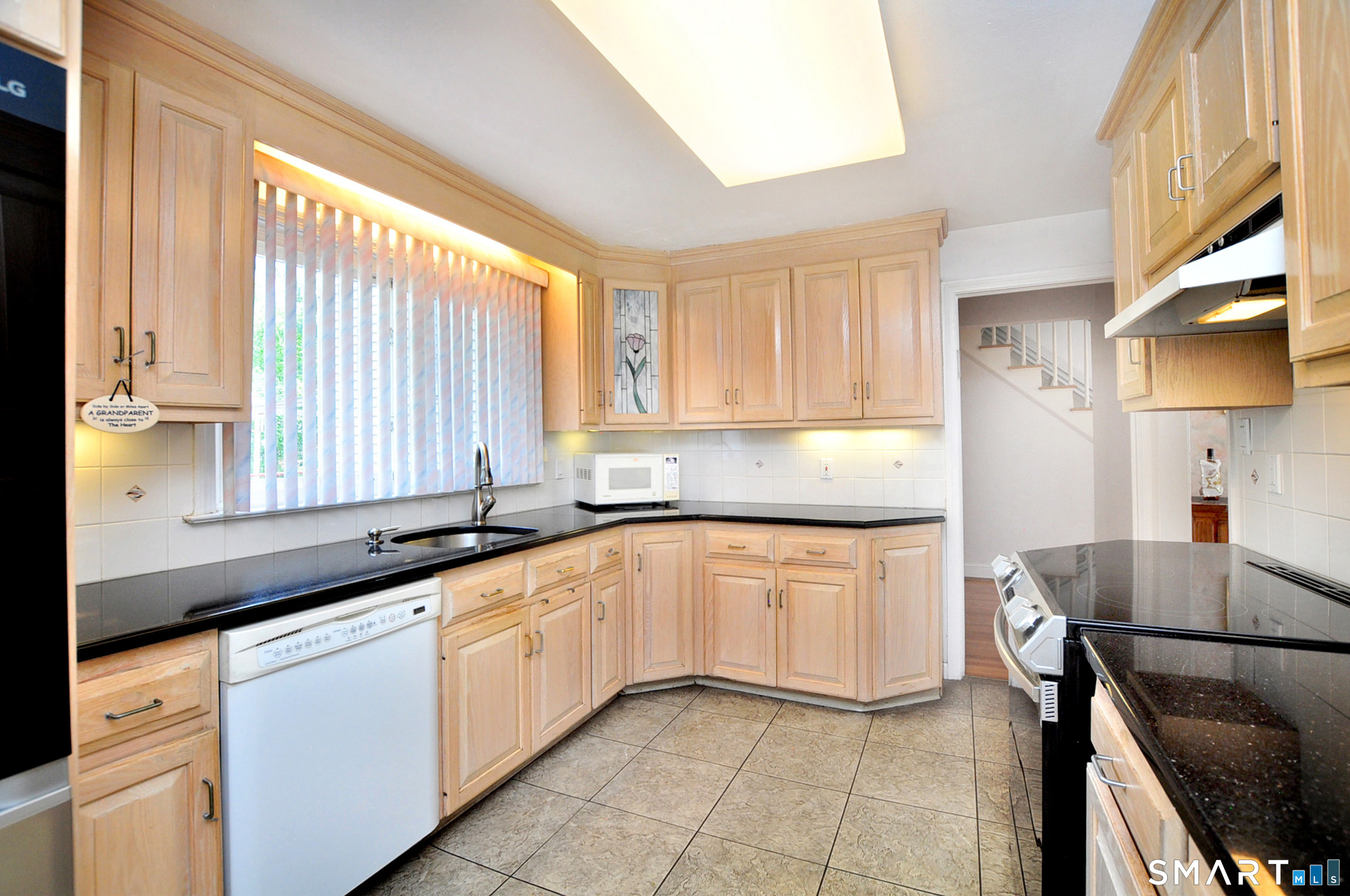 16 Miamis Road West Hartford, CT 06117 - Photo 17 of 39
