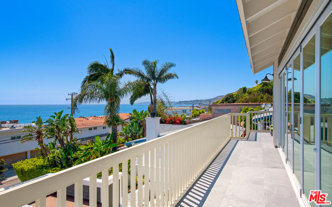25157 Malibu Road Malibu, CA 90265 - Photo 13 of 33 a view of balcony with furniture