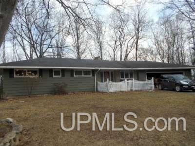 6604 N Road Escanaba, MI 49829 - Photo 2 of 35