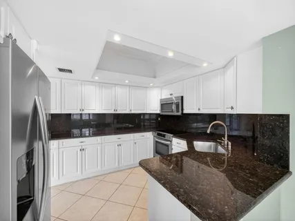 $470,000 | 1660 12 Oaks Way, Unit 303, North Palm Beach, FL 33408