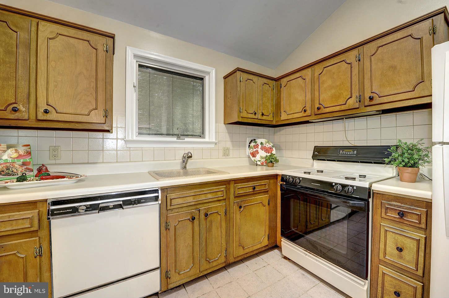 8457 Thames Street Springfield, VA 22151 - Photo 11 of 30 Kitchen