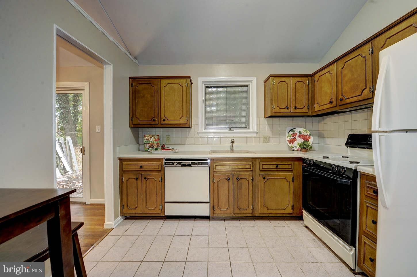 8457 Thames Street Springfield, VA 22151 - Photo 12 of 30 Kitchen