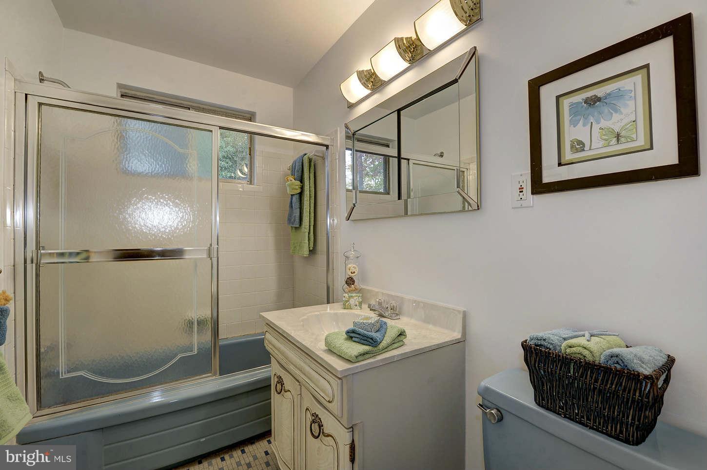8457 Thames Street Springfield, VA 22151 - Photo 18 of 30 Bath