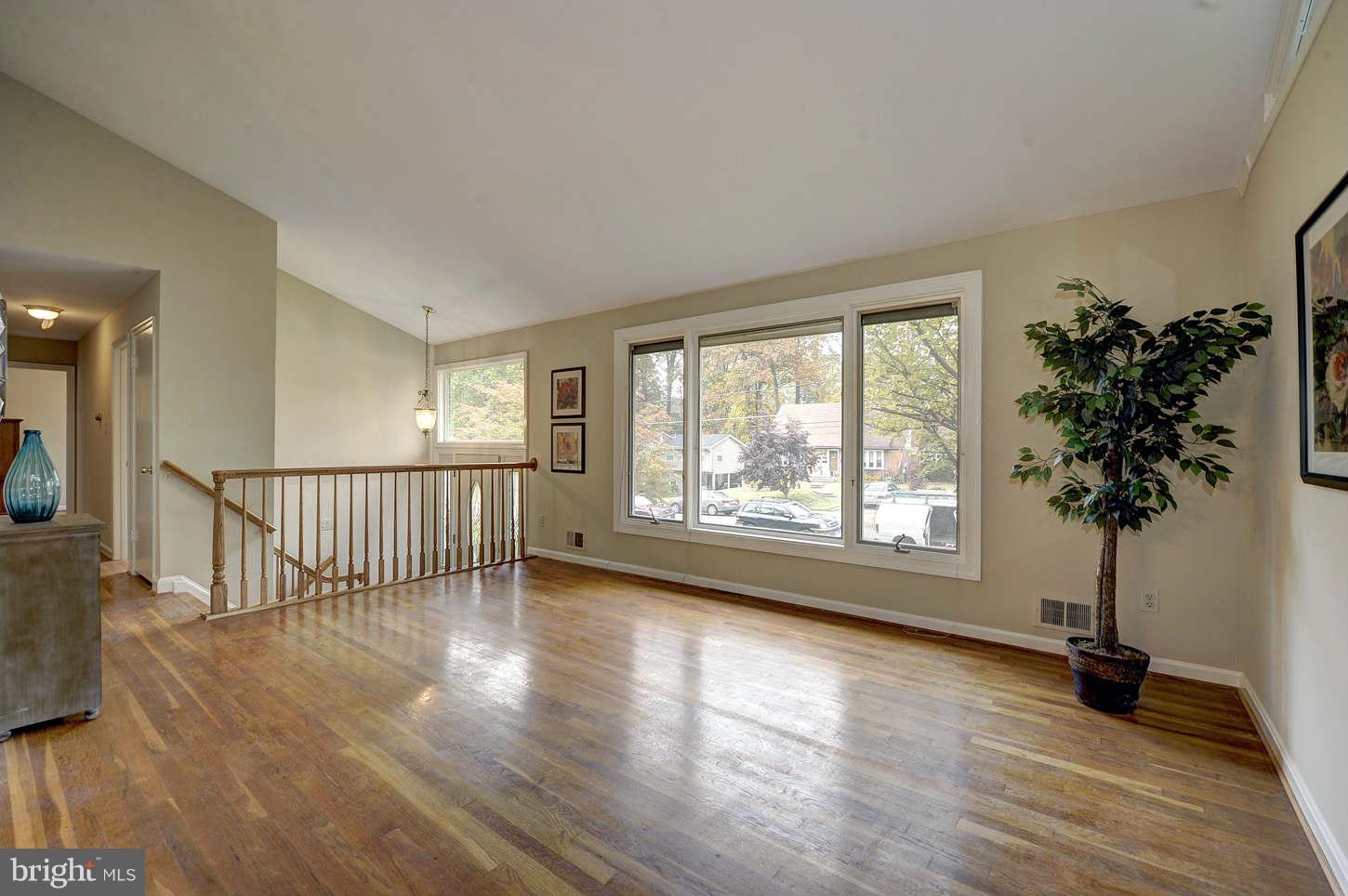 8457 Thames Street Springfield, VA 22151 - Photo 4 of 30 Living Room