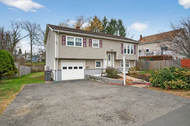 $389,900 | 157 Bluebird Drive, Naugatuck, CT 06770