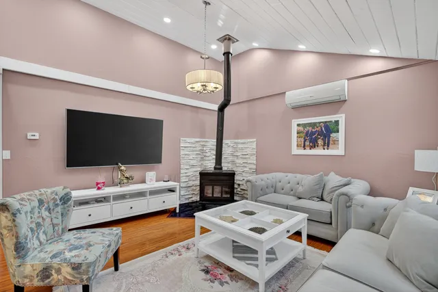 $389,900 | 157 Bluebird Drive, Naugatuck, CT 06770