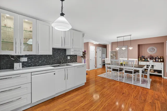 $389,900 | 157 Bluebird Drive, Naugatuck, CT 06770