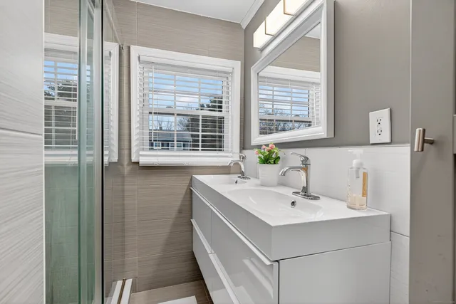 $389,900 | 157 Bluebird Drive, Naugatuck, CT 06770