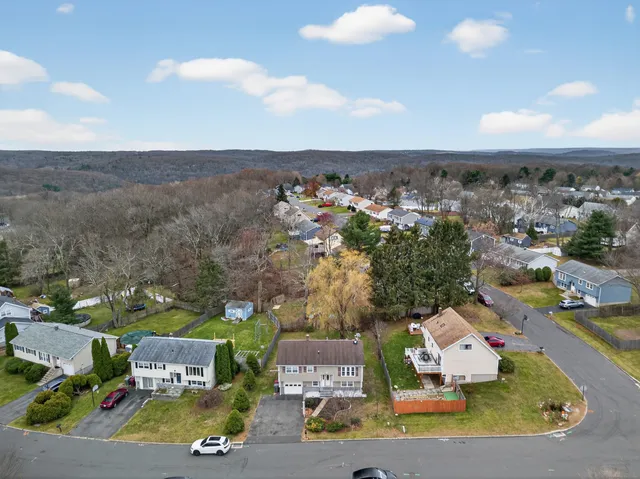 $389,900 | 157 Bluebird Drive, Naugatuck, CT 06770