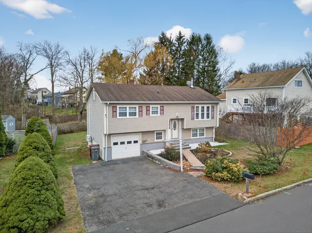 $389,900 | 157 Bluebird Drive, Naugatuck, CT 06770