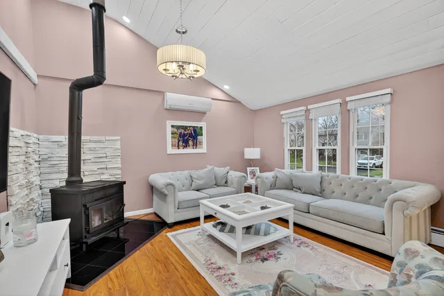 $389,900 | 157 Bluebird Drive, Naugatuck, CT 06770