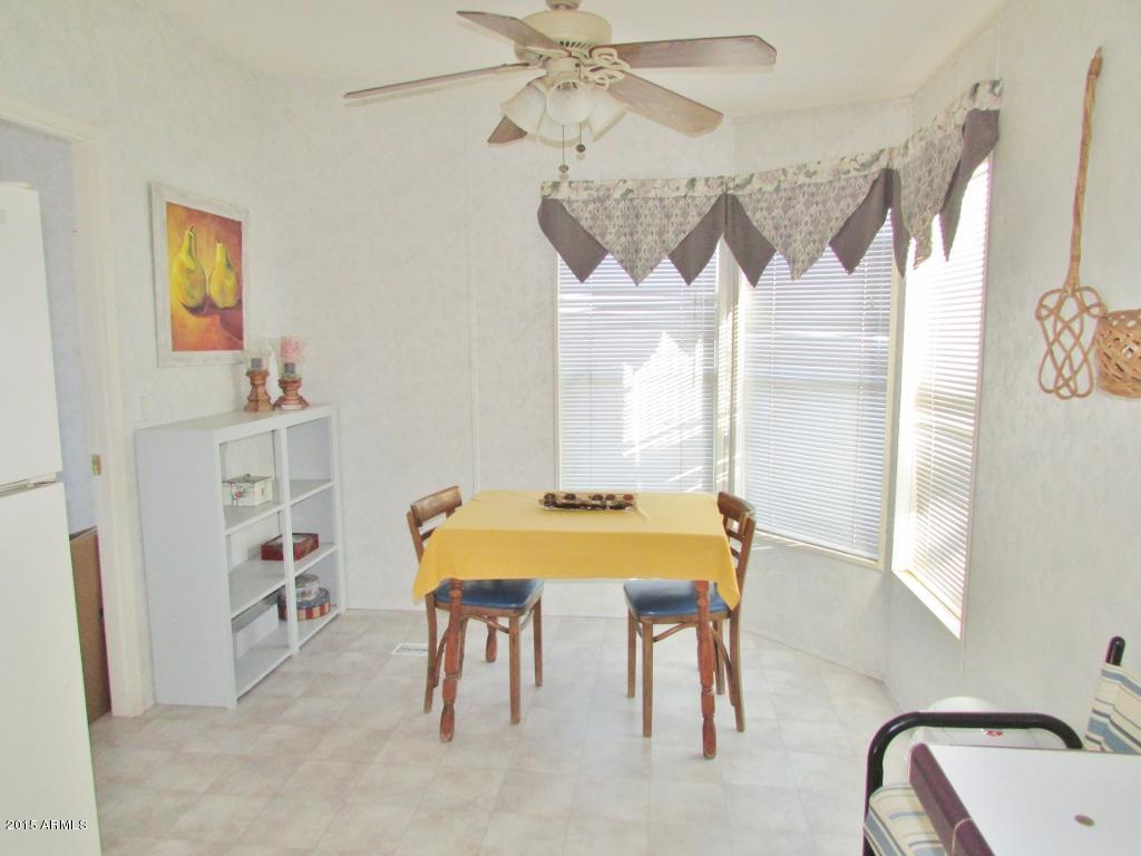 55133 West Farrell Road Maricopa, AZ 85139 - Photo 10 of 42 10_Eat in Kitchen
