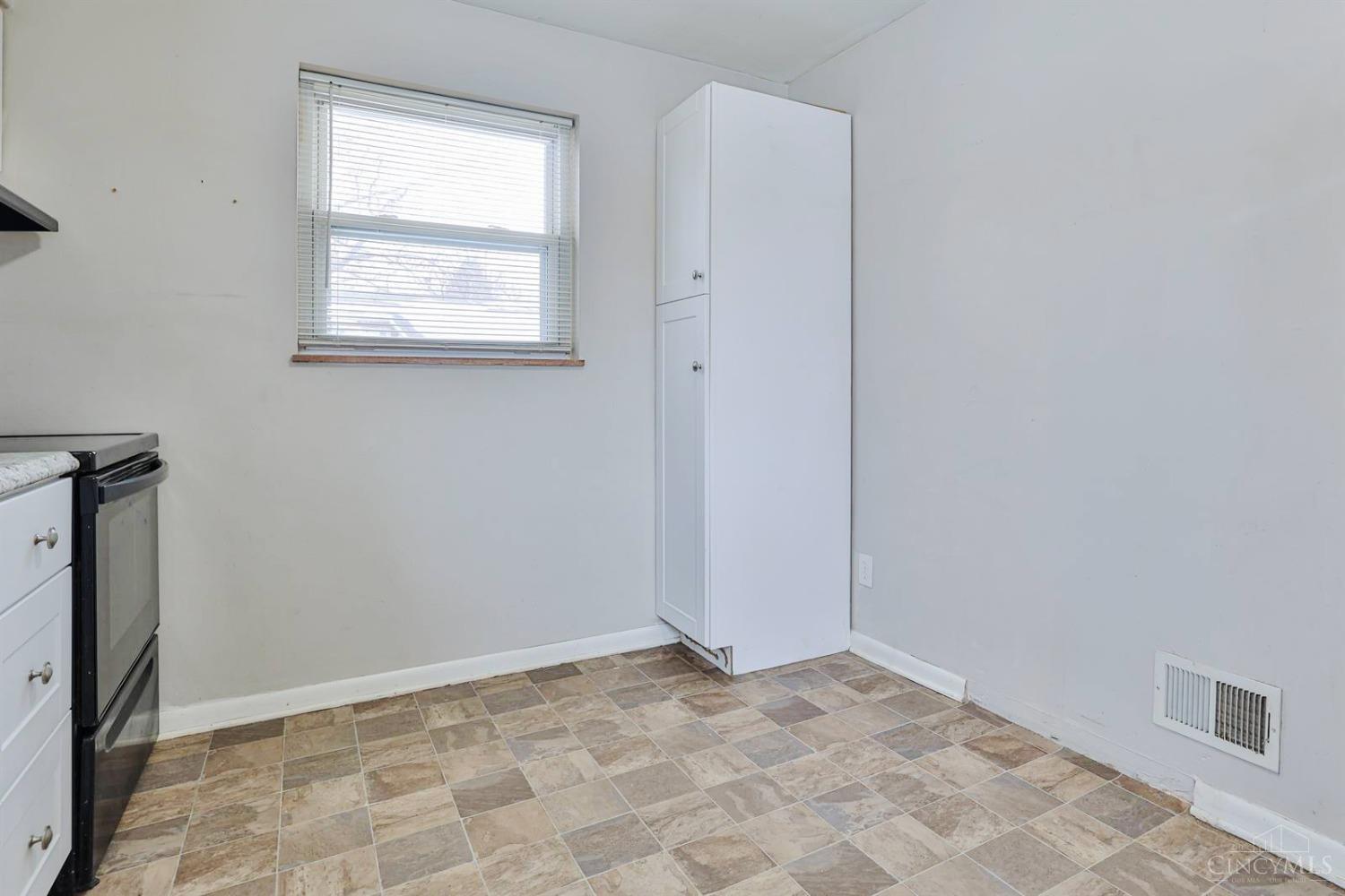 2079 Ebenezer Road Cincinnati, OH 45233 - Photo 12 of 33