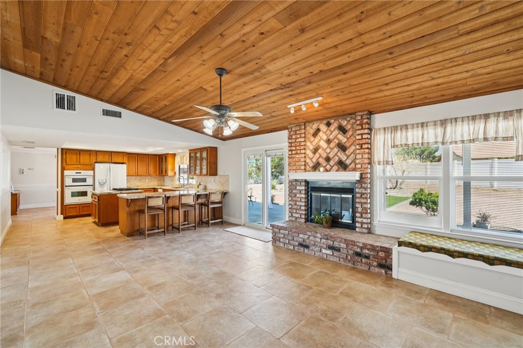 16055 St Timothy Road Apple Valley, CA 92307 - Photo 7 of 35