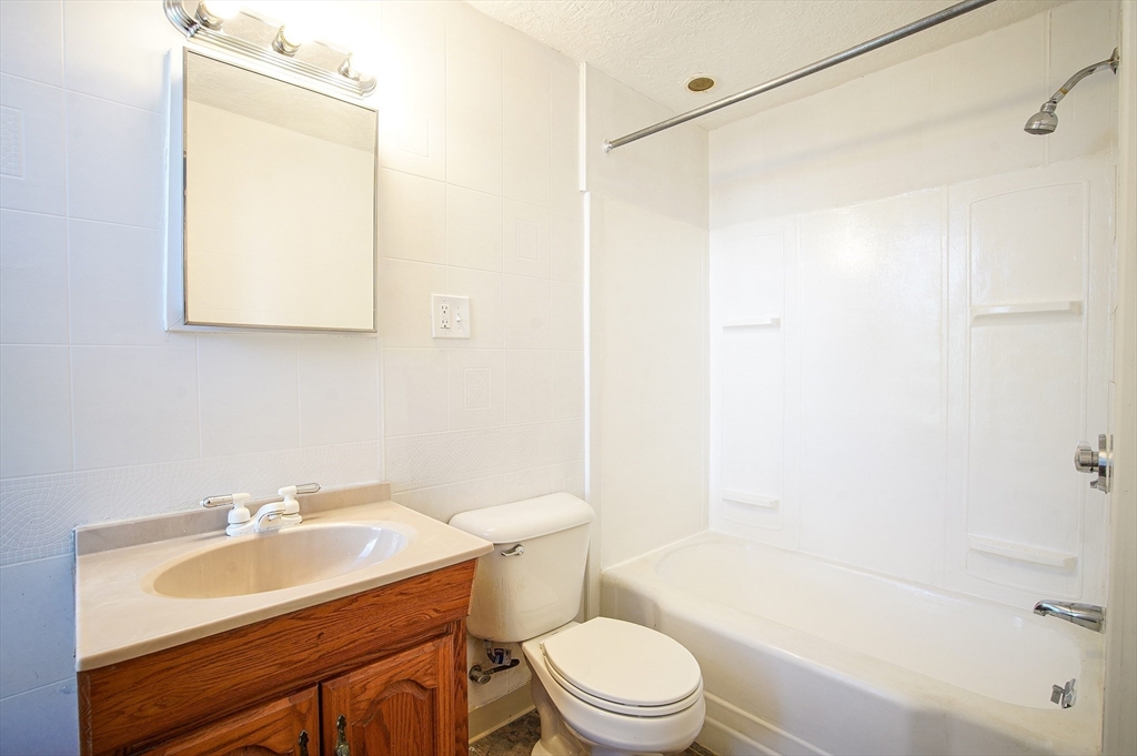 72 Walnut Street, Unit 1L Chicopee, MA 01020 - Photo 14 of 17