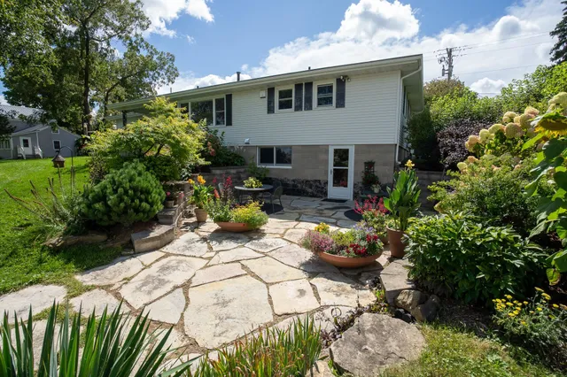 $324,900 | 105 County Rd V, Cazenovia, WI 53924