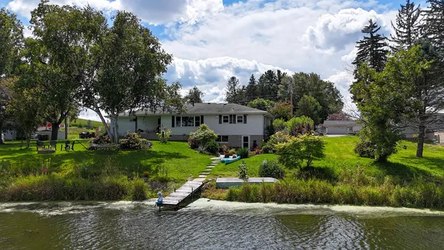 $324,900 | 105 County Rd V, Cazenovia, WI 53924