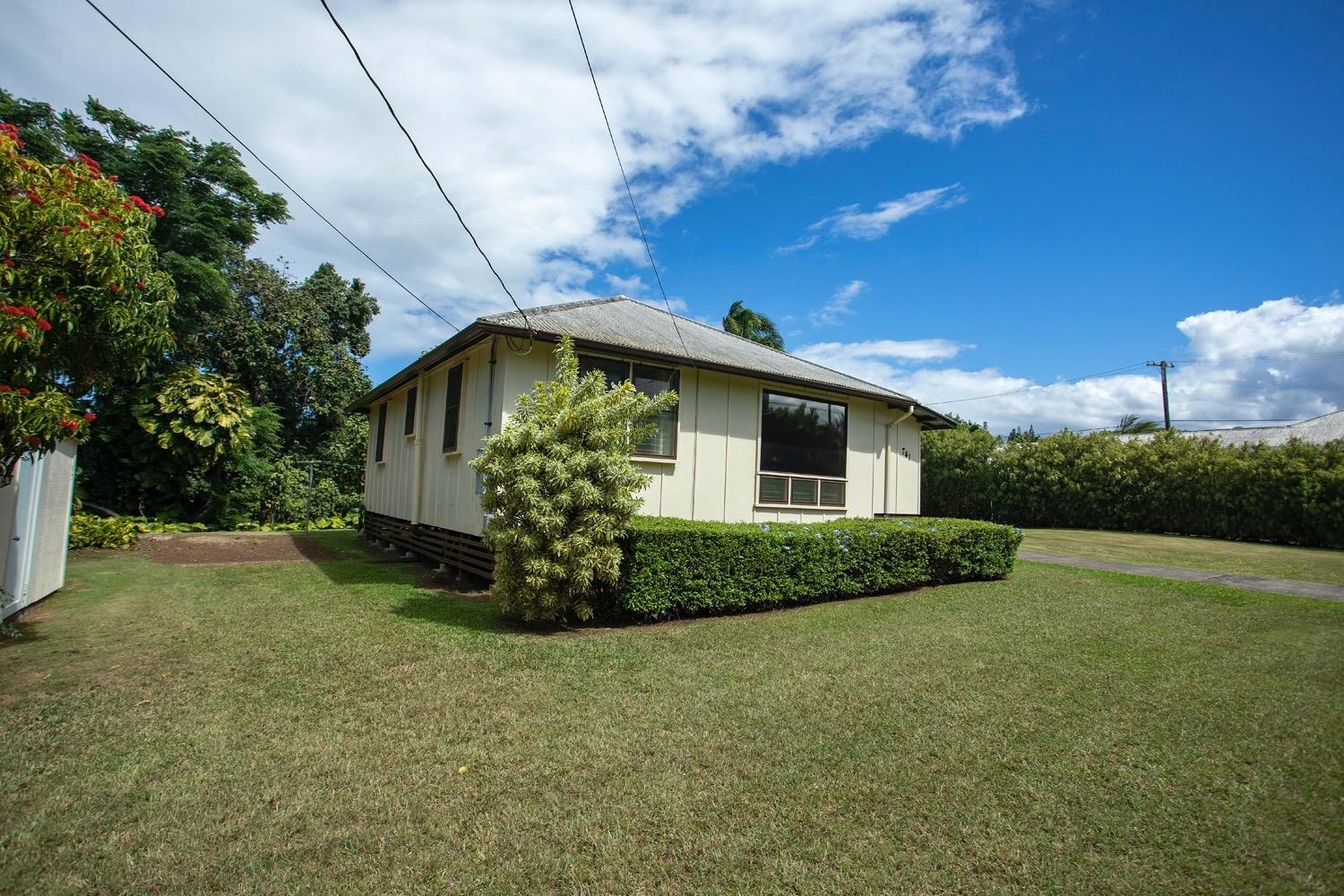 741 Haiku Road Haiku, HI 96708 - Photo 2 of 26 a front view of a house with a garden