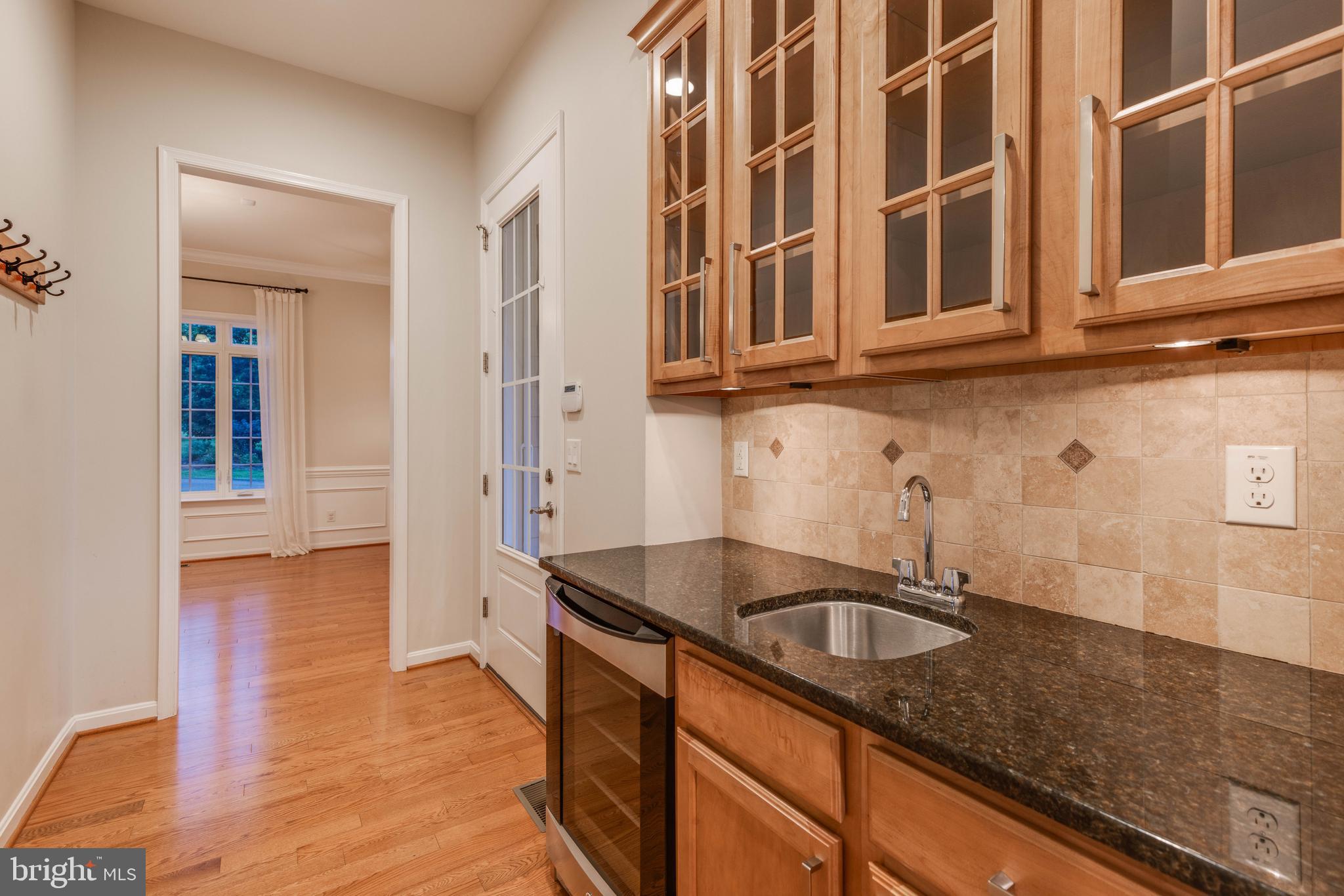 3913 Briar Knoll Circle Phoenix, MD 21131 - Photo 18 of 39 a kitchen with granite countertop a sink and a stove