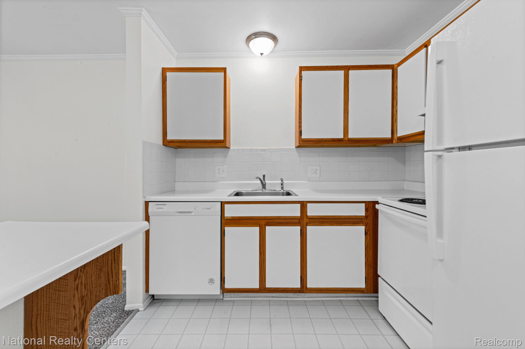 29546 Hoover Road Warren, MI 48093 - Photo 14 of 29 25-web-or-mls-29546-hoover-rd.jpg
