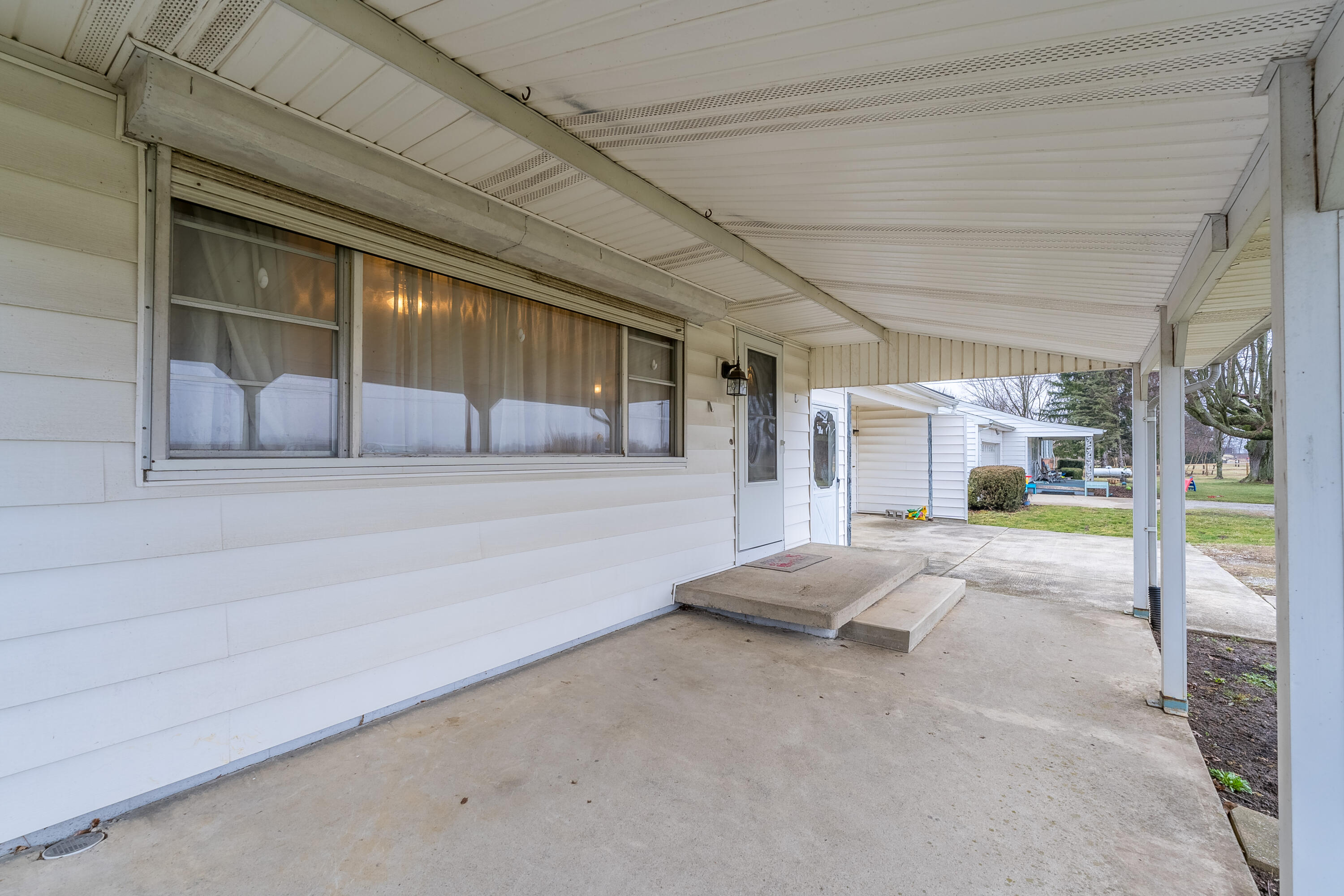 6067 Pasco-Montra Road Sidney, OH 45365 - Photo 3 of 33