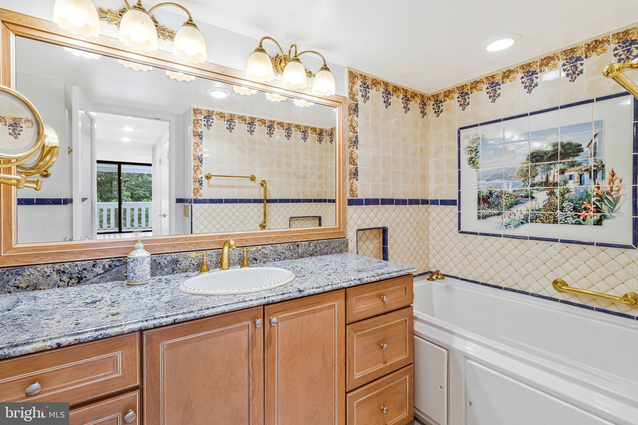 6101 Edsall Road, Unit 407 Alexandria, VA 22304 - Photo 25 of 54 Primary Bathroom