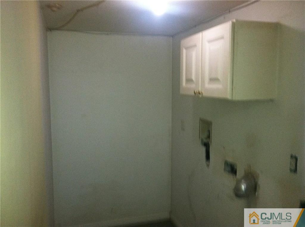 9 Eastlick Road Edison, NJ 08817 - Photo 14 of 20 a bathroom with a window