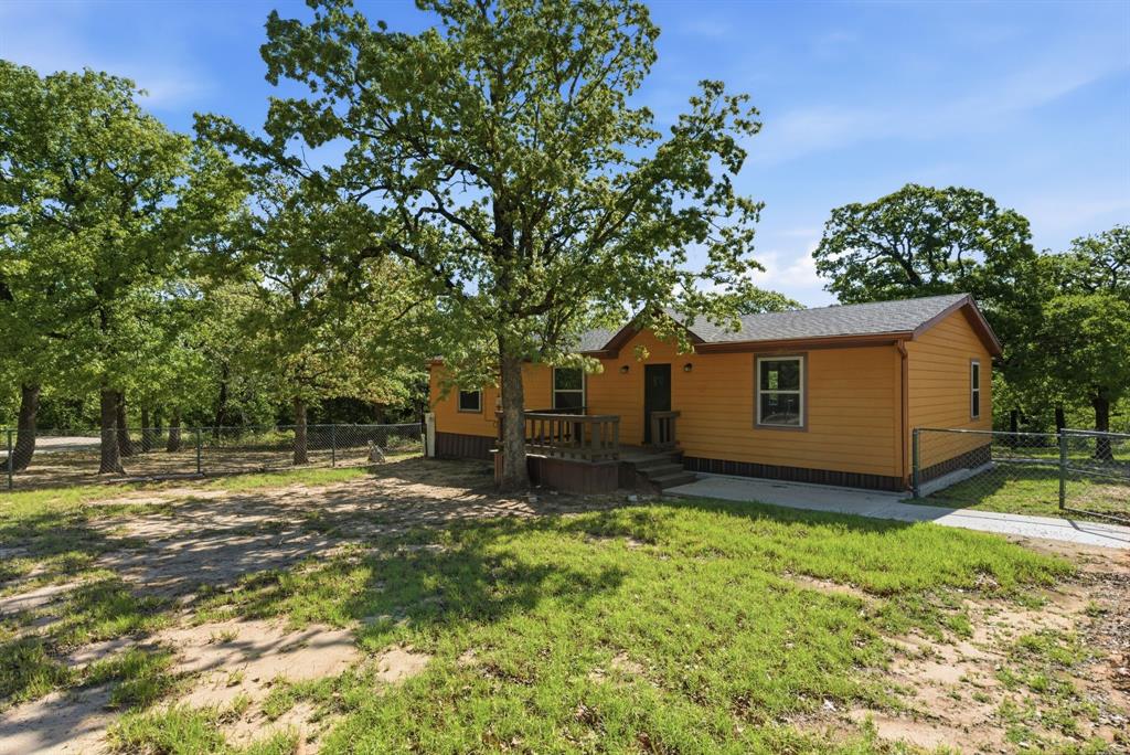 2197 Netherly Lane Forestburg, TX 76239 - Photo 32 of 40 a view of a backyard with a tree